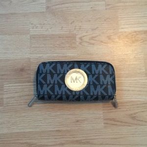 Micheal kors wallet